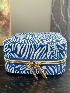 NWT Lillly Pulitzer GWP Jewelry Case, MARTINIQUE BLUE ZEE BEBE